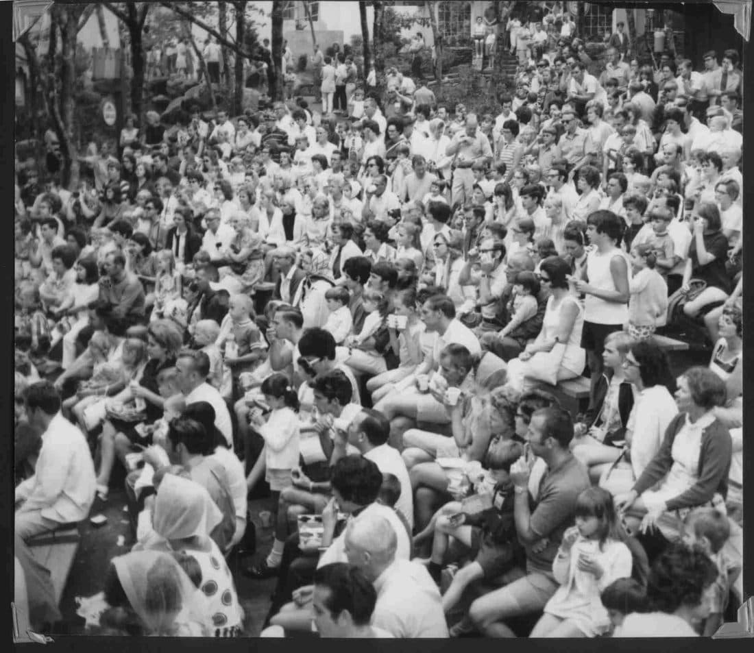 Black-and-white photograph of a large 1970 audience crowd seated together at the Land of Oz Theme Park amphitheater